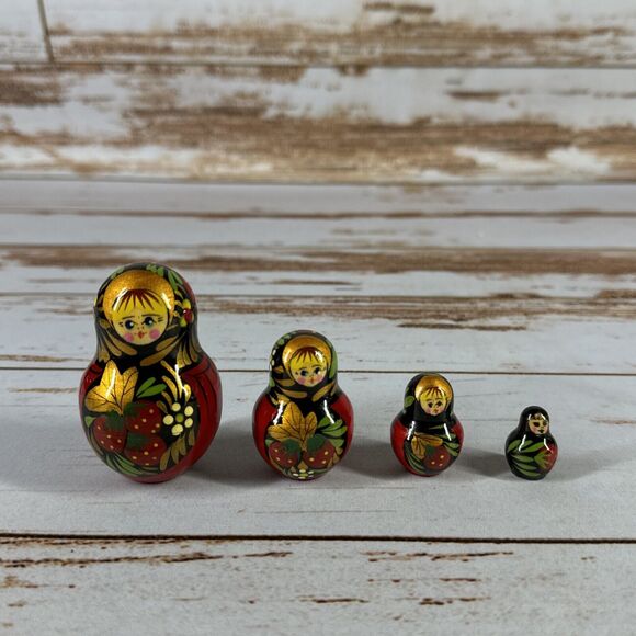 Vintage Russian Matryoshka Nesting Dolls 4 Dolls - Picture 1 of 4